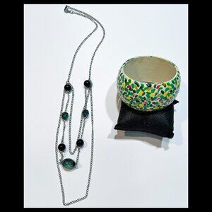 2PC GREEN/BLACK BEAD ON SILVER NECKLACE W/MULTICOLOR WOODEN BRACELET MIXED SET